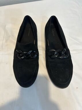Maurice’s Sasha Black Faux Suede Loafers size 10